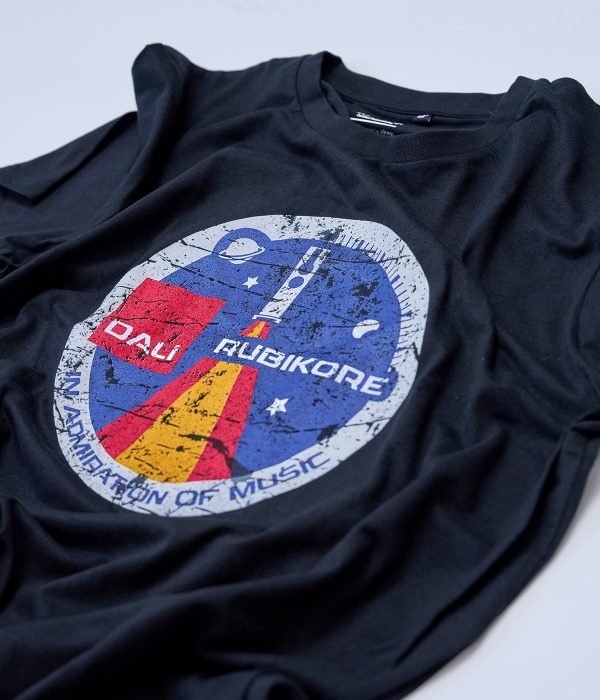 RUBIKORE Badge T-shirt (Organic) - Black Angebot