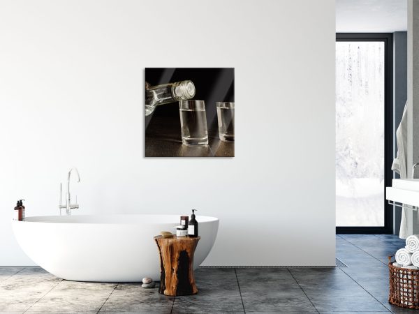 Vodka wird eingeschenkt, Glasbild Quadratisch Im Angebot – Bild 4